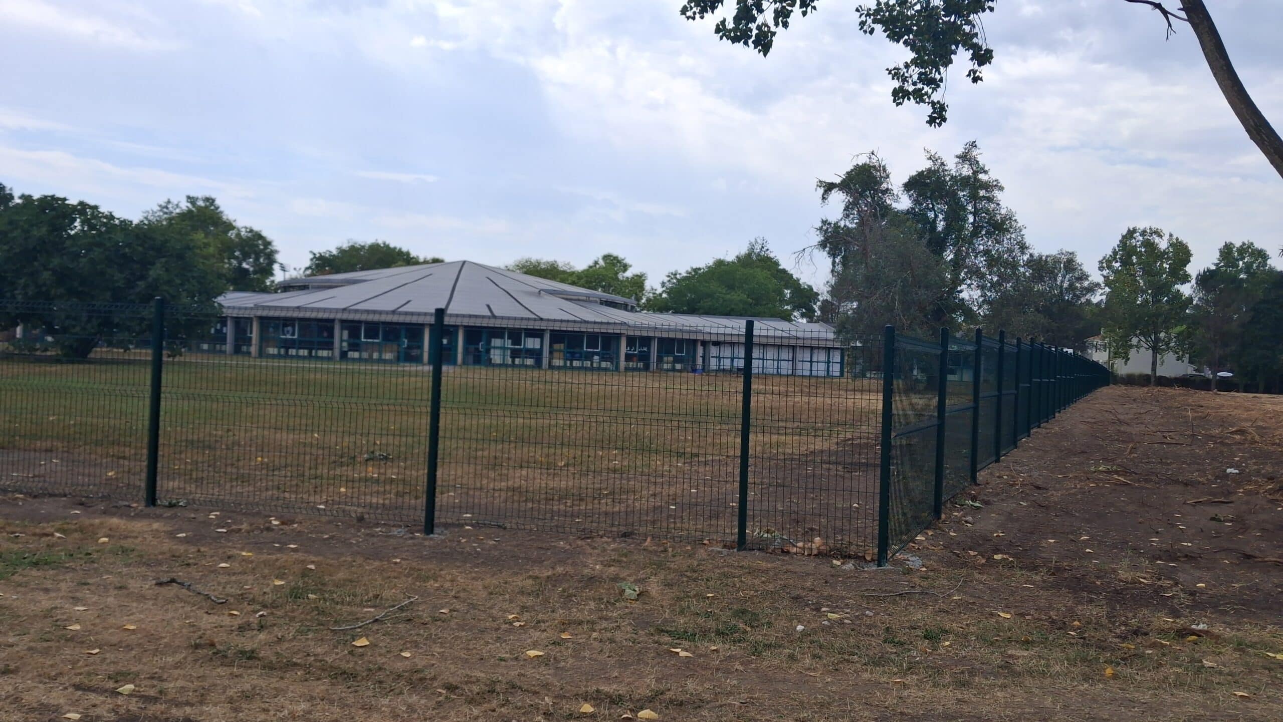 clôture école